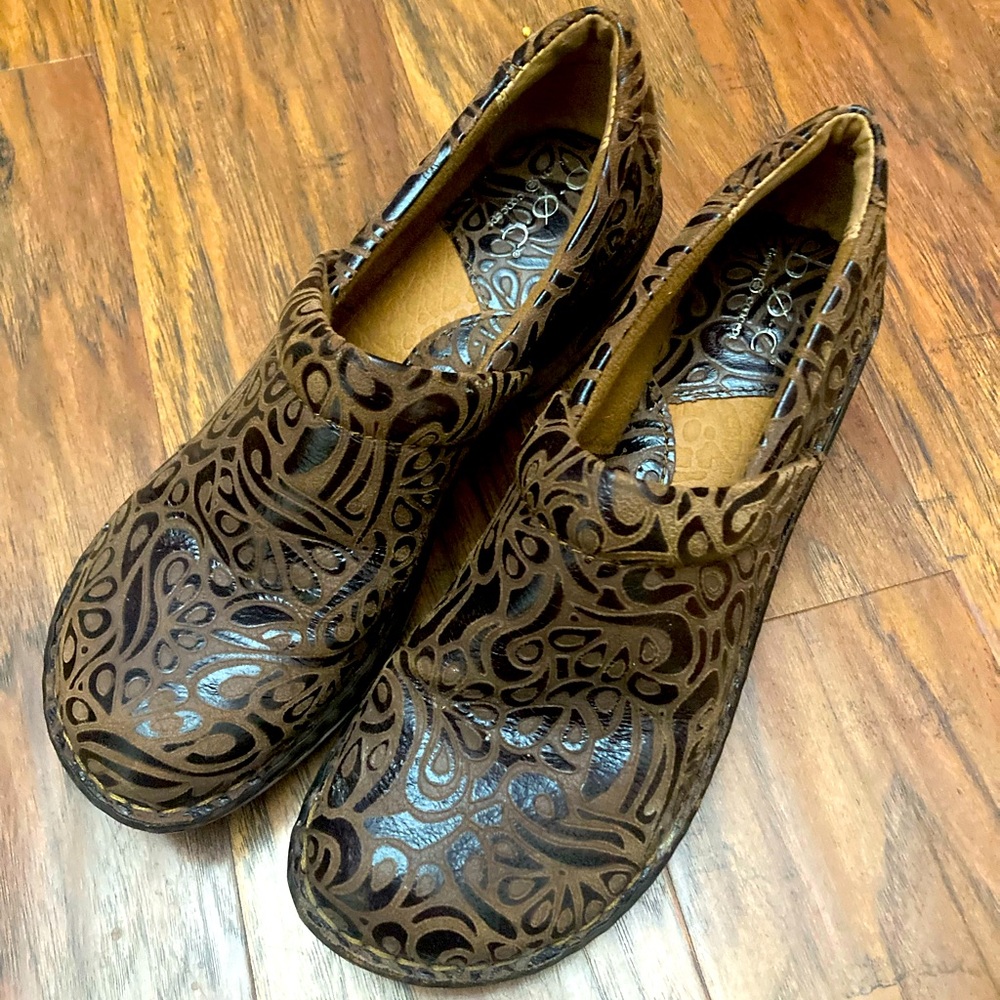 B.O.C. Born Concept Leather Support Clogs Ladies Size 9